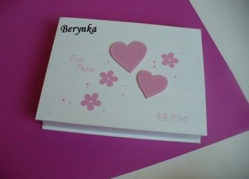 Svatební krabička se srdíčky a kytičkami