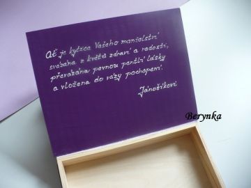 Svatební krabička se srdíčky a kytičkami