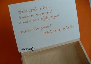 Svatební krabička se srdíčky a kytičkami