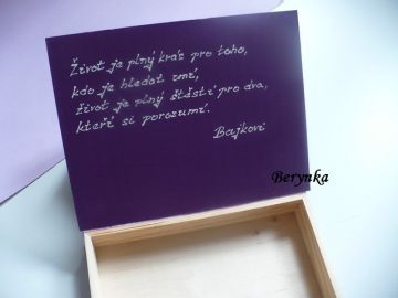 Svatební krabička se srdíčky a kytičkami