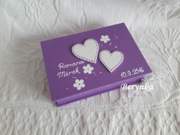 Svatební krabička se srdíčky a kytičkami