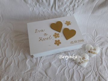 Svatební krabička se srdíčky a kytičkami