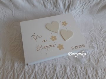 Svatební krabička se srdíčky a kytičkami