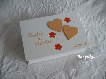 Svatební krabička se srdíčky a kytičkami