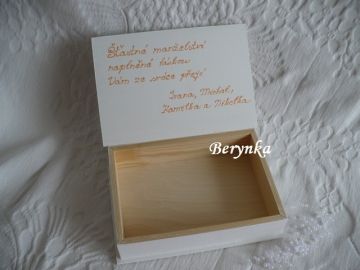 Svatební krabička se srdíčky a kytičkami