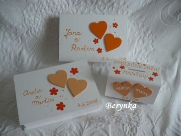 Svatební krabička se srdíčky a kytičkami