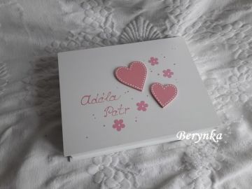 Svatební krabička se srdíčky a kytičkami