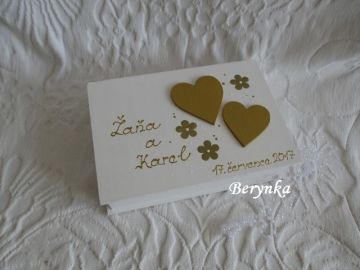 Svatební krabička se srdíčky a kytičkami