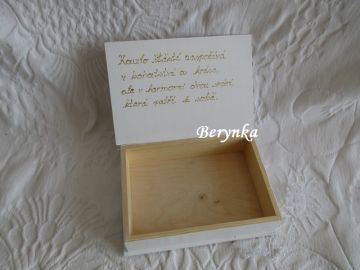 Svatební krabička se srdíčky a kytičkami