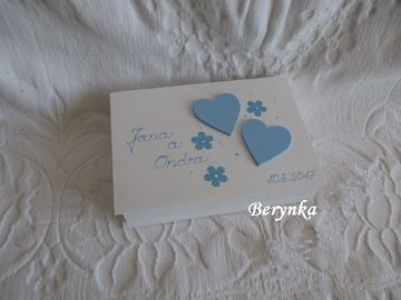 Svatební krabička se srdíčky a kytičkami