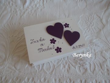 Svatební krabička se srdíčky a kytičkami