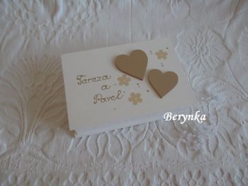 Svatební krabička se srdíčky a kytičkami