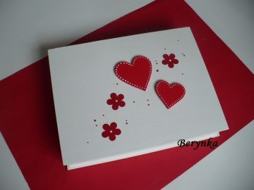 Svatební krabička se srdíčky a kytičkami