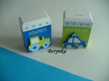 Dřevěná pokladnička s víkem - s autíčkem