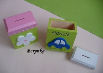 Dřevěná pokladnička s víkem - s autíčkem