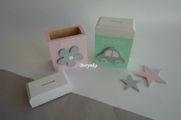 Dřevěná pokladnička s víkem - s autíčkem