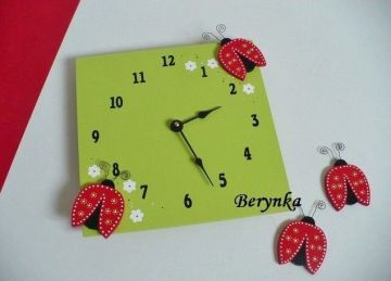 Hodiny s beruškou - kulaté/čtvercové