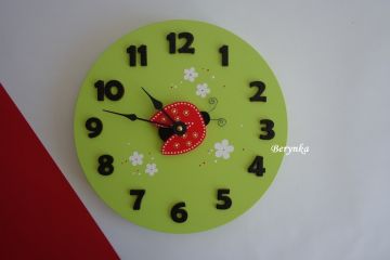 Hodiny s beruškou - kulaté/čtvercové