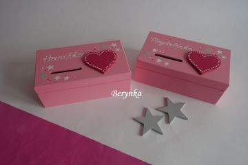 Dřevěná pokladnička se srdíčkem