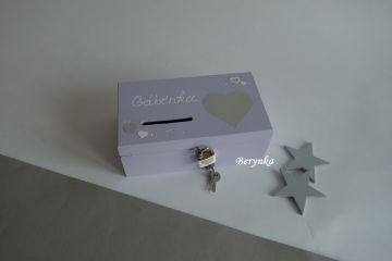 Dřevěná pokladnička se srdíčkem