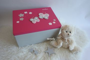 Dřevěná vzpomínková bedýnka s motýlky