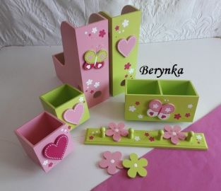 Dřevěné dekorace - růžovo-zelené s malinovou