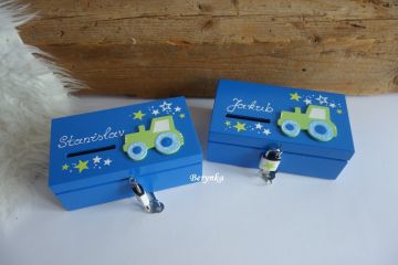 Dřevěná pokladnička s traktorem