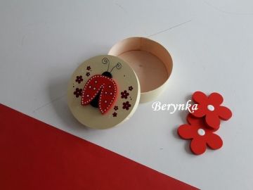 Dřevěné dekorace - žluté s beruškou