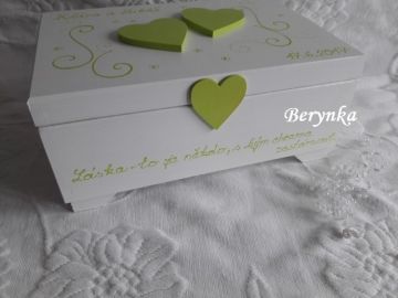 Svatební truhlička v patině se srdíčky