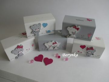 Dřevěná pokladnička s koťátkem