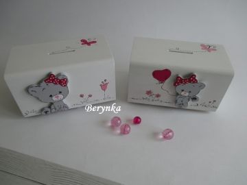 Dřevěná pokladnička s koťátkem