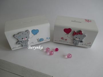 Dřevěná pokladnička s koťátkem