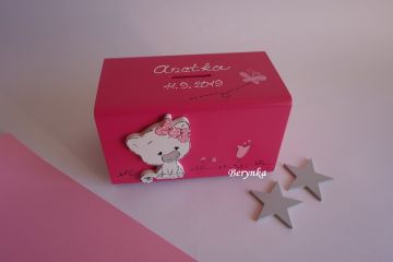 Dřevěná pokladnička s koťátkem