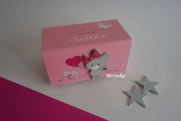 Dřevěná pokladnička s koťátkem