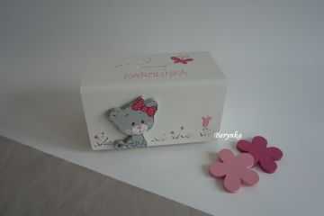 Dřevěná pokladnička s koťátkem