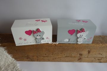 Dřevěná pokladnička s koťátkem