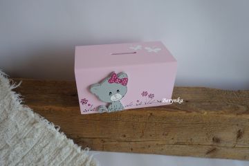 Dřevěná pokladnička s koťátkem