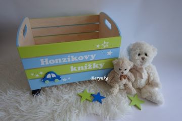 Dřevěná bedýnka s autíčkem - v různých barvách