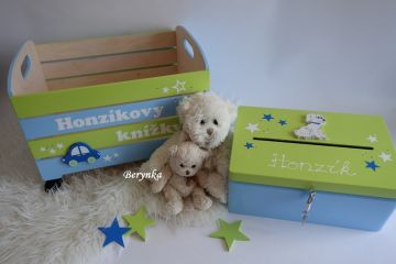 Dřevěná bedýnka s autíčkem - v různých barvách