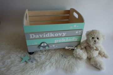 Dřevěná bedýnka s autíčkem - v různých barvách