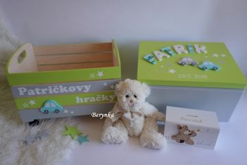Dřevěná bedýnka s autíčkem - v různých barvách
