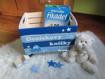 Dřevěná bedýnka s autíčkem - v různých barvách