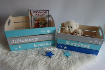 Dřevěná bedýnka s autíčkem - v různých barvách