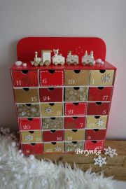 Adventní kalendář červeno-zlatý s vláčkem