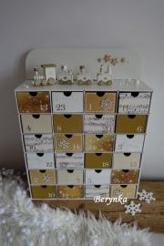Adventní kalendář bílo-zlatý s mašinkou