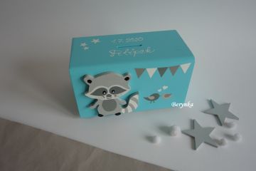 Dřevěná pokladnička s mývalem