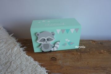 Dřevěná pokladnička s mývalem