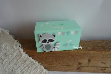 Dřevěná pokladnička s mývalem