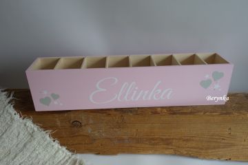 Dřevěný stojánek na tužky s nápisem