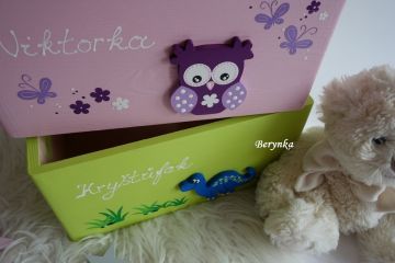 Dřevěná bedýnka s dinosaurem